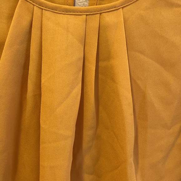 Coco and Main blouse size XL in mustard color 100% polyester in great condition - Picture 3 of 6